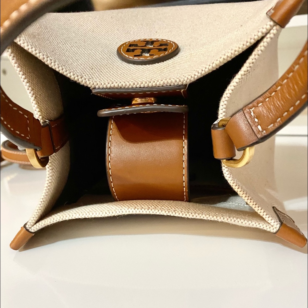 SOLD🆕NEW🤍☘️Tory Burch Blake canvas Bucket Bag/satchel bag/crossbody bay - Picture 8 of 10